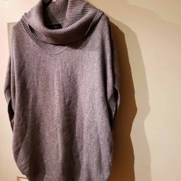 Women's Gray Sleeveless Cowl Neck Poncho Sweater! - Picture 2 of 10